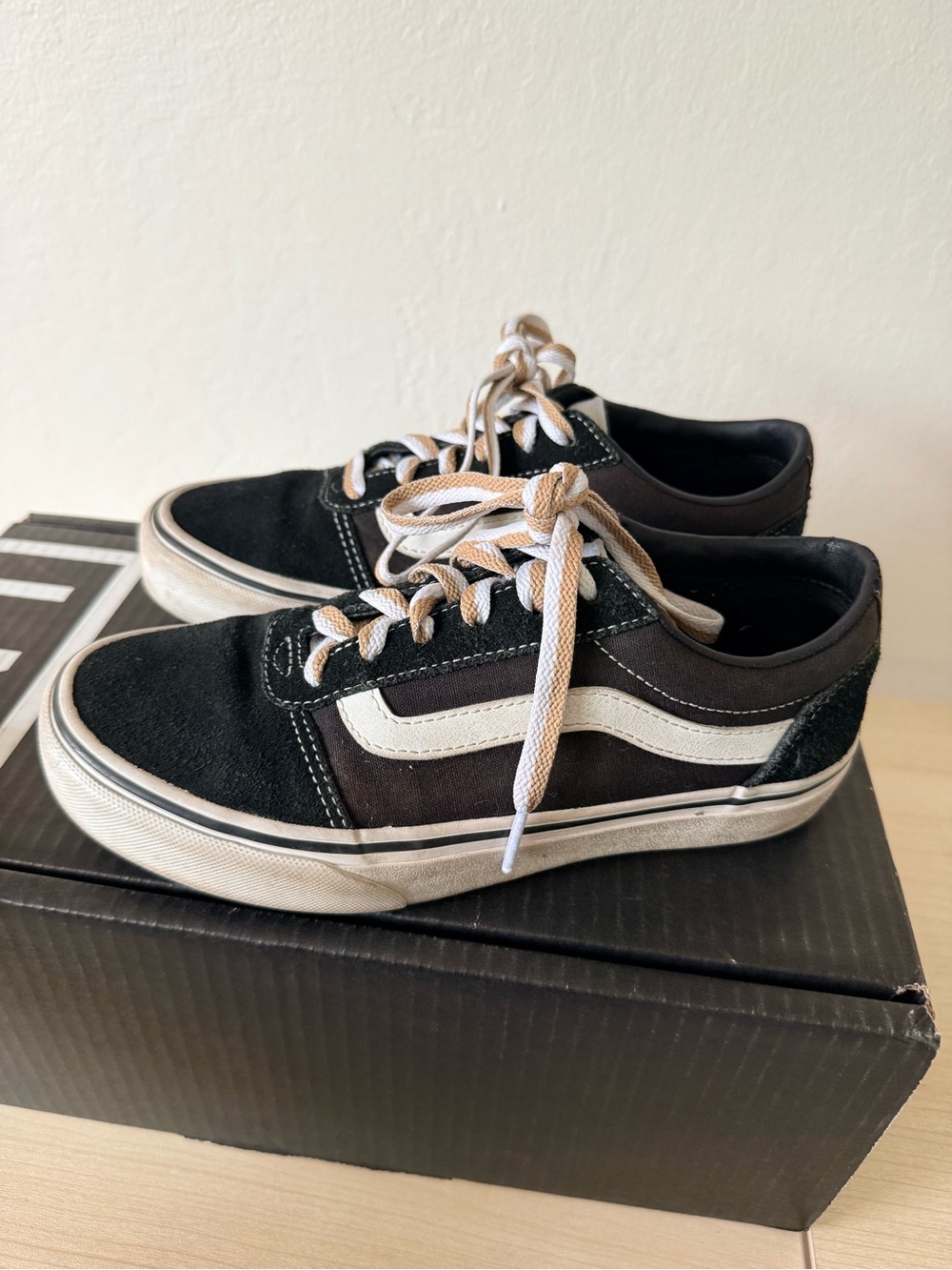 Vans Black and White Old Skool Low Top Sneakers W Size 6